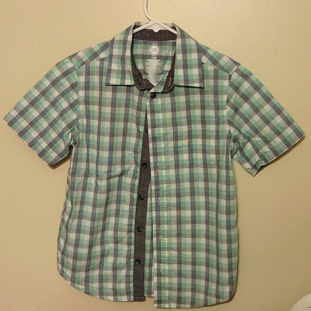 Wonder Nation boys size 8 green, white and grey short sleeve button down shirt